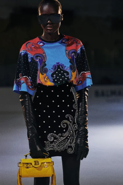 Look 16